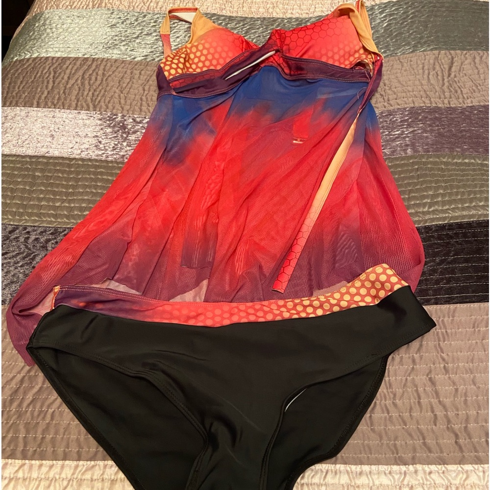 New ladies large colorful tankini-washed but nerve worn/bottoms- black w match b